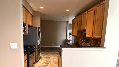 3015 Kentshire Cir in Naperville, IL - Foto de edificio - Building Photo