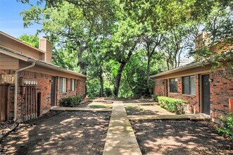 5720 Cedar Creek Dr in Benbrook, TX - Building Photo - Building Photo
