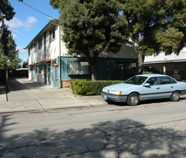 290 Curtner Avenue in Palo Alto, CA - Foto de edificio - Building Photo