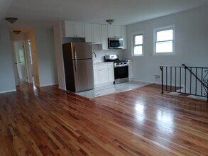 2 Pinecrest Rd in Jersey City, NJ - Building Photo - Building Photo