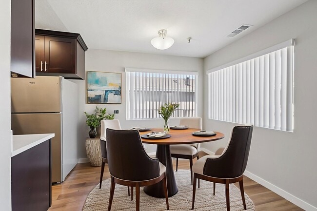 Lemoli Apartments in Hawthorne, CA - Foto de edificio - Building Photo