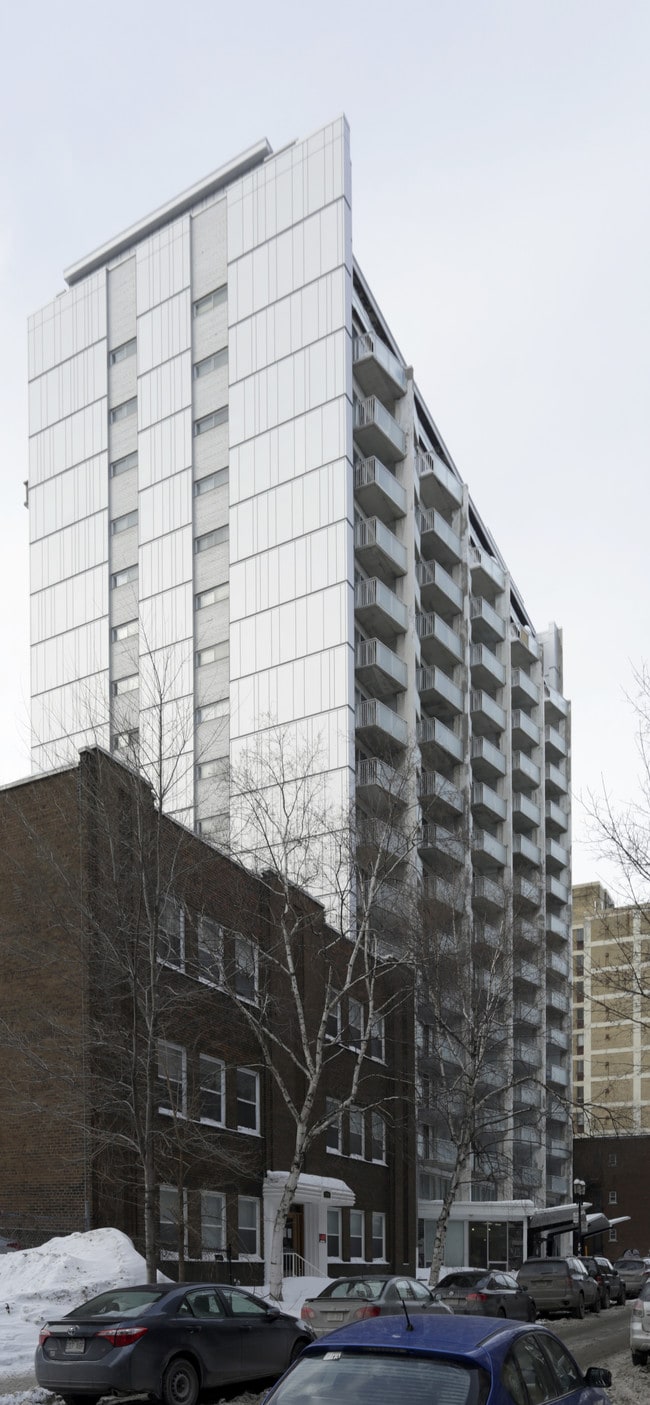 Terrasses Embassy Apartments in Montréal, QC - Foto de edificio - Building Photo