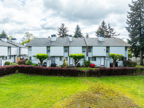 Applewood Lane Condominium in Kent, WA - Building Photo - Building Photo