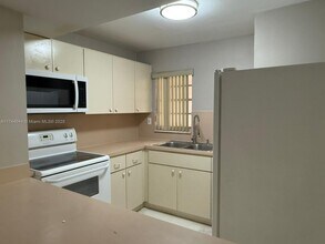 870 NW 87th Ave in Miami, FL - Building Photo - Building Photo
