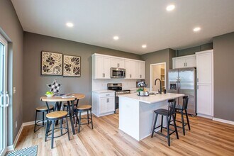 14802-14804 Willow St in Bennington, NE - Building Photo - Building Photo