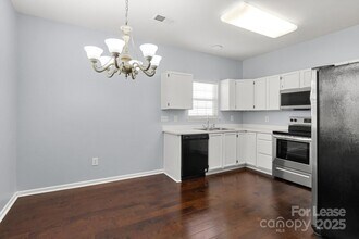 6828 Ayrshire Glen Pl in Charlotte, NC - Building Photo - Building Photo