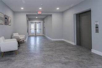 124 S Main St in Florida, NY - Building Photo - Building Photo