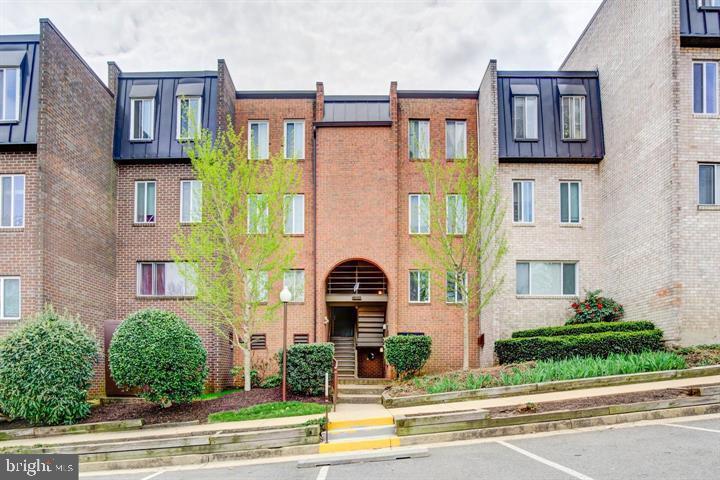 5009 7th Rd S-Unit -T1 in Arlington, VA - Building Photo