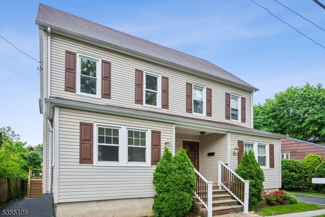 6 Hughes Pl in Summit, NJ - Building Photo - Building Photo