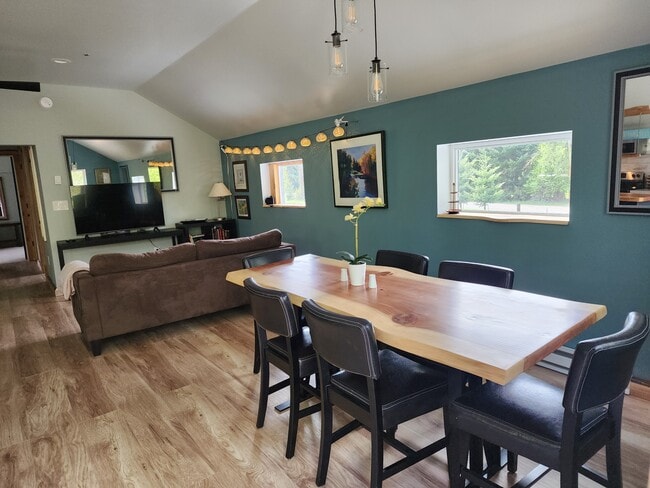 2201 Hundley Rd, Unit Barn Cabin in Cle Elum, WA - Building Photo - Building Photo