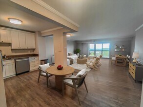 8370 Greensboro Dr in McLean, VA - Foto de edificio - Building Photo