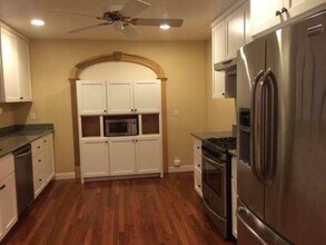 3906 Altamont Ave in Oakland, CA - Building Photo - Building Photo