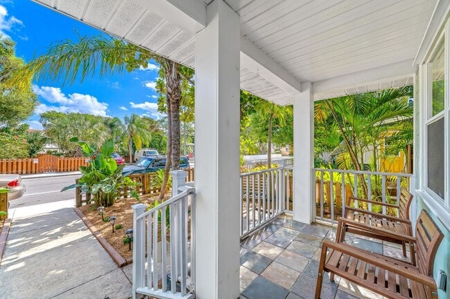 221 S M St in Lake Worth Beach, FL - Foto de edificio - Building Photo
