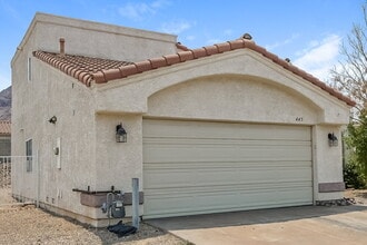 445 Opal Dr in Henderson, NV - Building Photo - Building Photo