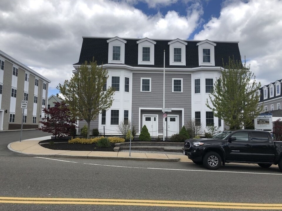 84 Pearl St in Braintree, MA - Building Photo