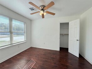 311 N MacArthur Blvd in Irving, TX - Building Photo - Building Photo