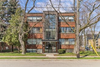 44 Saranac Blvd in Toronto, ON - Building Photo - Building Photo