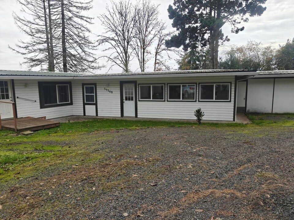 35368 Devonshire Ct in Saint Helens, OR - Building Photo