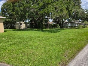 803 N Gomez Ave in Tampa, FL - Foto de edificio - Building Photo