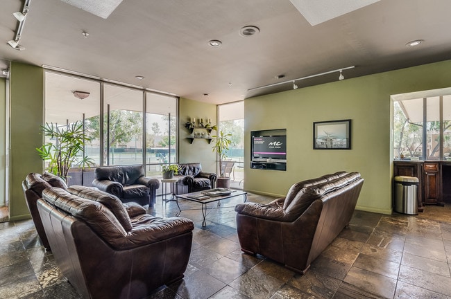 7272 E Gainey Ranch Rd-Unit -2 in Scottsdale, AZ - Building Photo - Building Photo