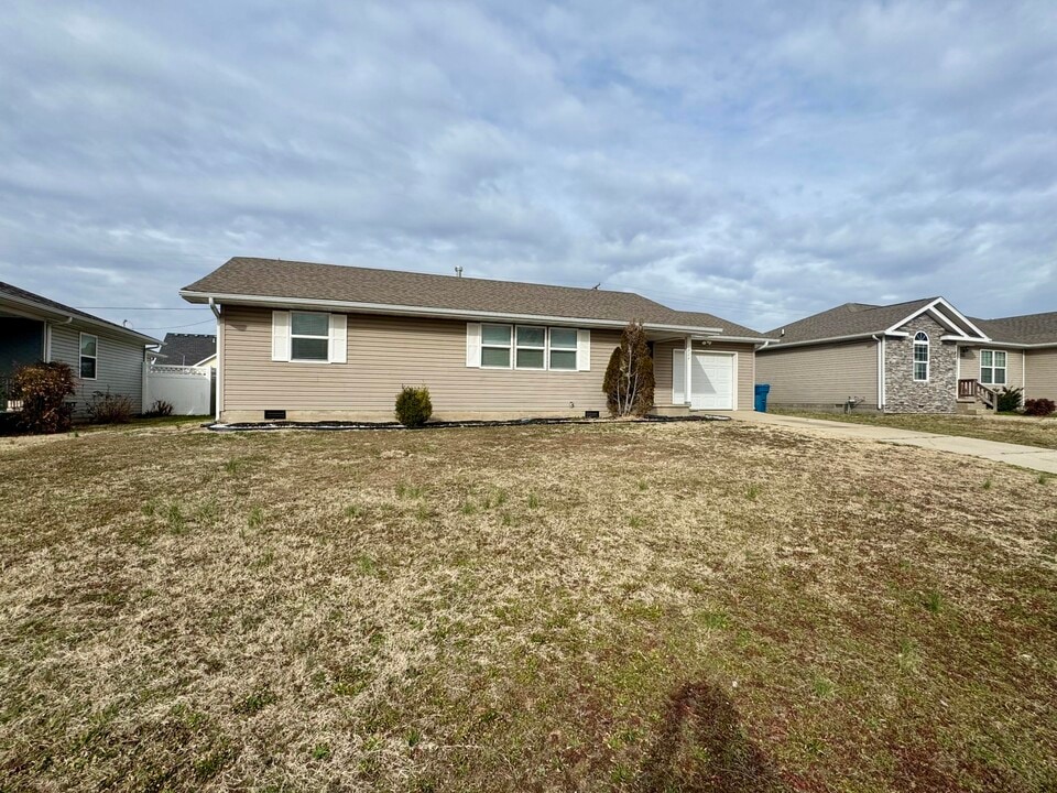 1824 Kansas Ave in Joplin, MO - Building Photo