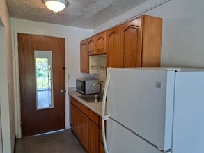 1303 Kalanianaole St in Hilo, HI - Building Photo - Building Photo