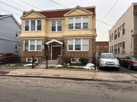 196 West End Ave in Newark, NJ - Building Photo