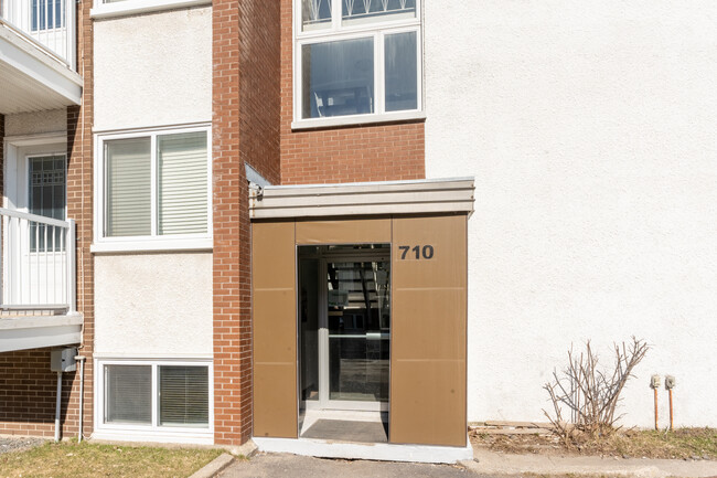 710 De L'horizon St in Québec, QC - Building Photo - Building Photo