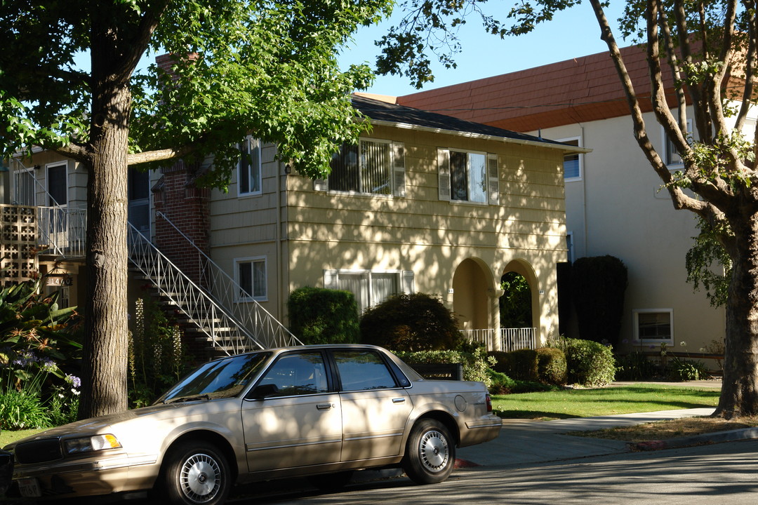 1456 Bellevue Ave in Burlingame, CA - Foto de edificio