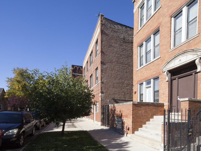 2656-2658 W Iowa St in Chicago, IL - Foto de edificio - Building Photo