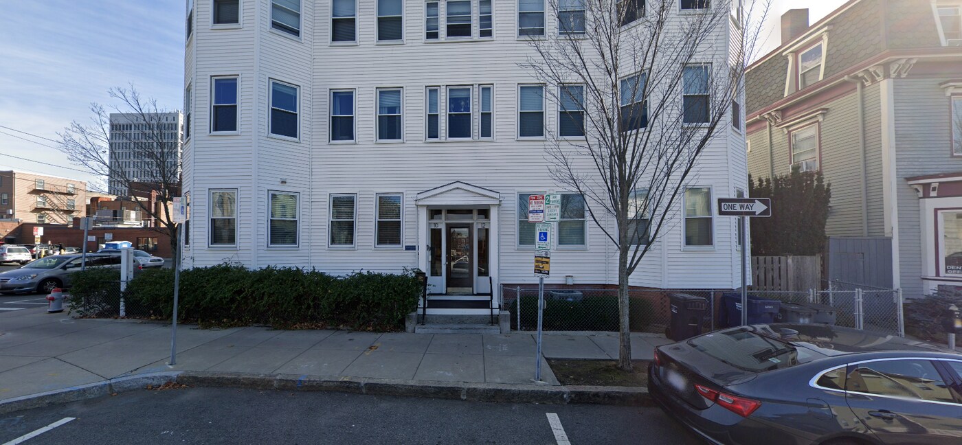 10 Pleasant St, Unit 3 in Cambridge, MA - Foto de edificio