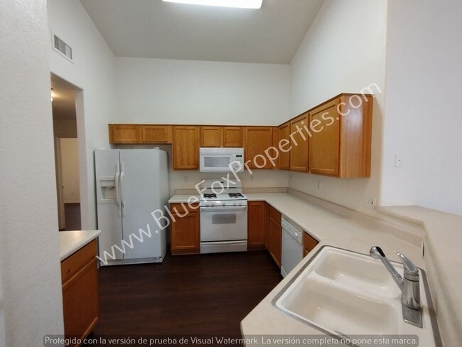 915 N Silverleaf Oak Pl in Tucson, AZ - Building Photo - Building Photo