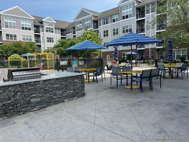 property at 10 Norden Pl