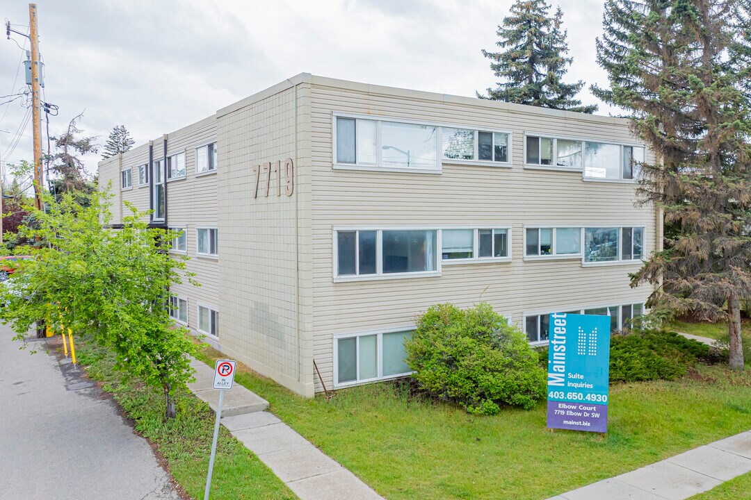 Elbow Court in Calgary, AB - Building Photo
