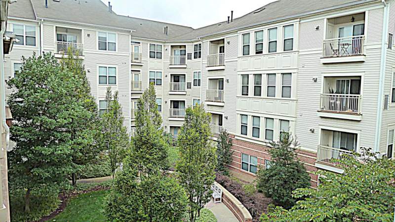 9486 Virginia Center Blvd in Vienna, VA - Building Photo