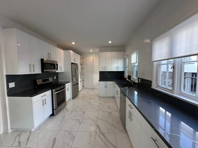 1407 Laurel Ave in West Hollywood, CA - Building Photo - Building Photo