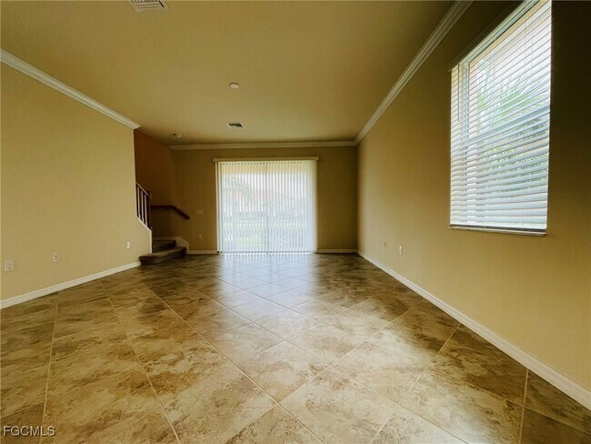 8885 Via Isola Court in Ft. Myers, FL - Foto de edificio - Building Photo