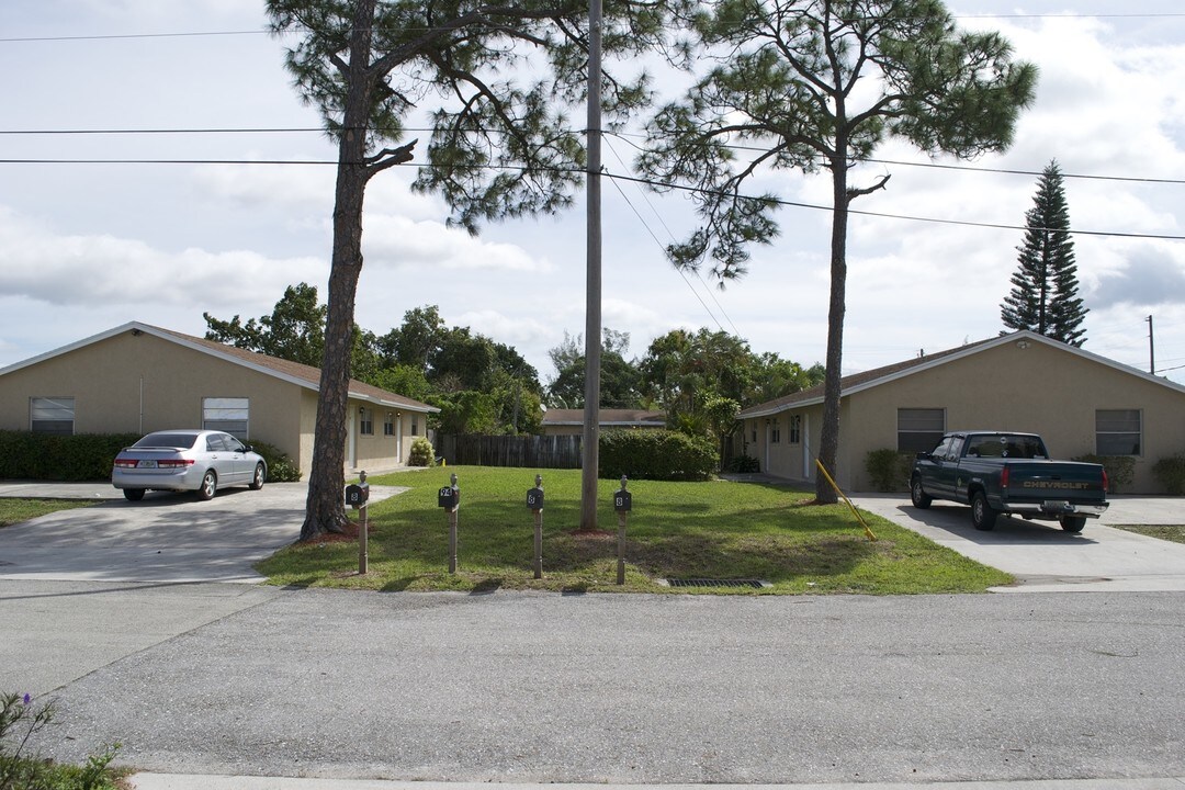 80 Dorothy Dr in West Palm Beach, FL - Foto de edificio