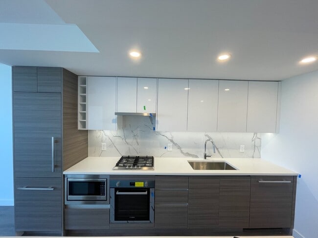 823 Carnarvon St in New Westminster, BC - Building Photo - Building Photo