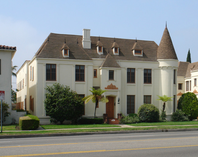 6446 W Olympic Blvd in Los Angeles, CA - Foto de edificio - Building Photo