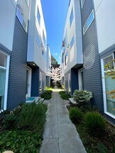 811 S Cloverdale St in Seattle, WA - Building Photo - Building Photo