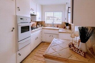 216 S Gale Dr in Beverly Hills, CA - Foto de edificio - Building Photo