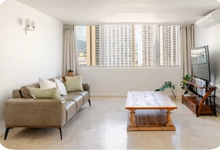 2500 Kalakaua Ave, Unit 1204 in Honolulu, HI - Building Photo - Building Photo