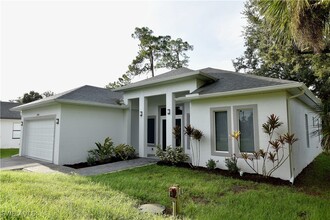 3744 28th Ave SE in Naples, FL - Building Photo - Building Photo