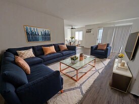 11105 Rose Ave in Los Angeles, CA - Building Photo