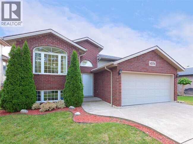 4578 Sassafras Ave in Windsor, ON - Building Photo - Building Photo