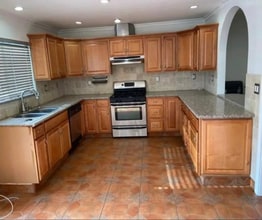 19050 Kittridge St in Los Angeles, CA - Building Photo - Building Photo