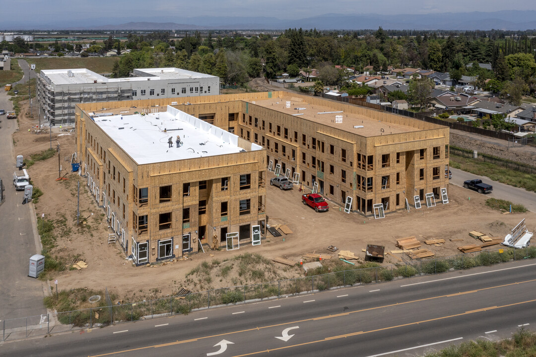 Sarahs Court Apartments in Fresno, CA - Foto de edificio