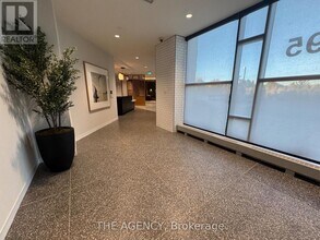 2495 Eglinton Ave W in Mississauga, ON - Building Photo - Building Photo