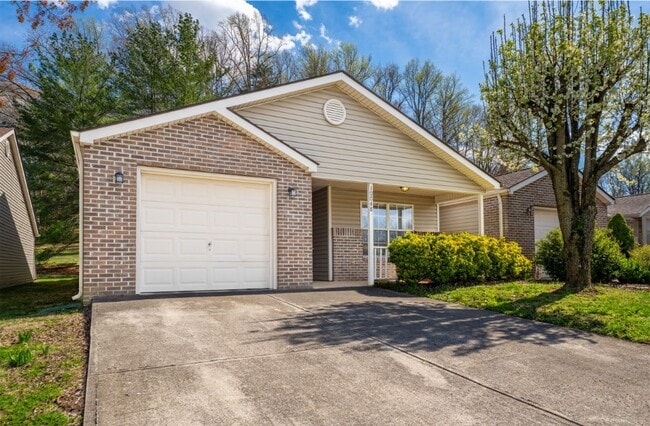 10048 Gate Post Way in Knoxville, TN - Building Photo - Building Photo